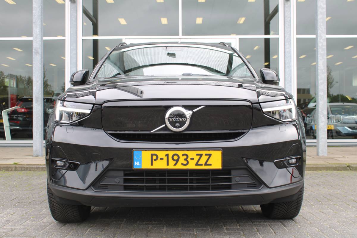 Volvo XC40 Volvo XC40 232PK Recharge Ultimate 70 kWh | Schuif/kanteldak | H&K Audio | El. stoelen | Pilot Assist | 360 Camera |