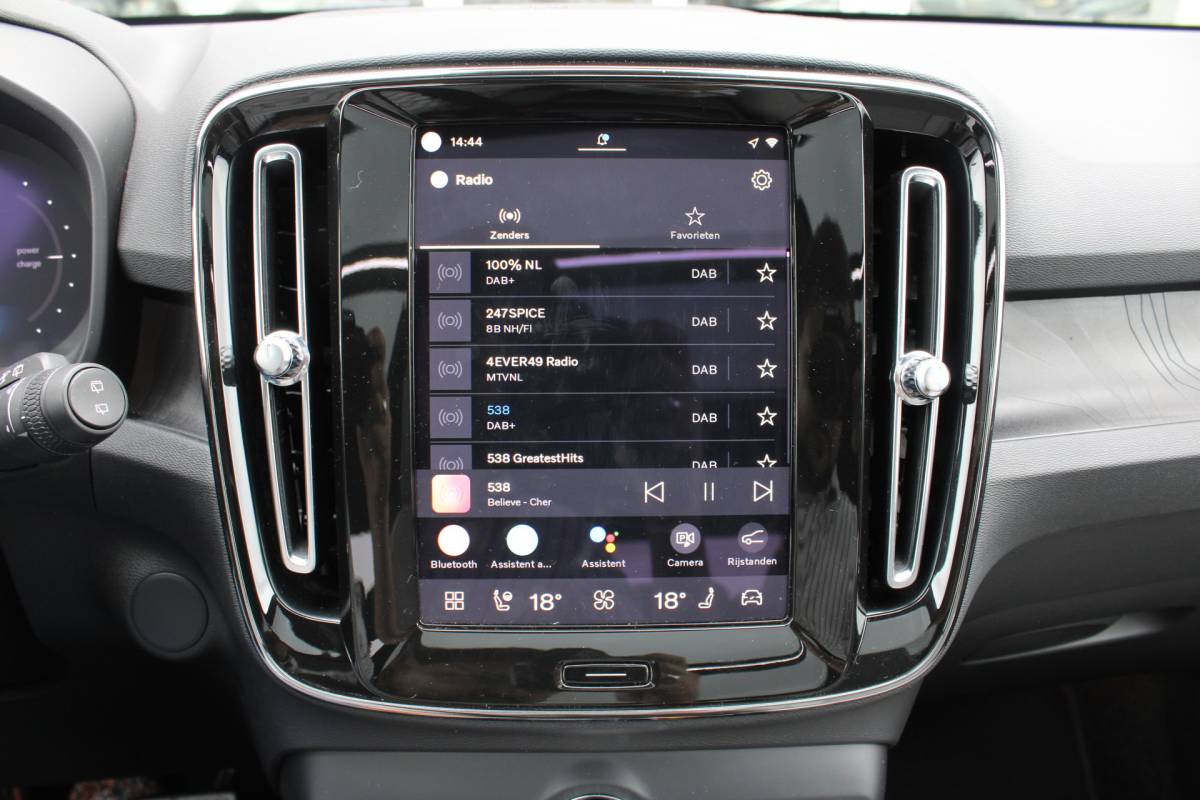 Volvo XC40 Volvo XC40 232PK Recharge Ultimate 70 kWh | Schuif/kanteldak | H&K Audio | El. stoelen | Pilot Assist | 360 Camera |