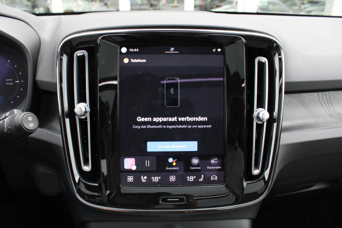 Volvo XC40 Volvo XC40 232PK Recharge Ultimate 70 kWh | Schuif/kanteldak | H&K Audio | El. stoelen | Pilot Assist | 360 Camera |