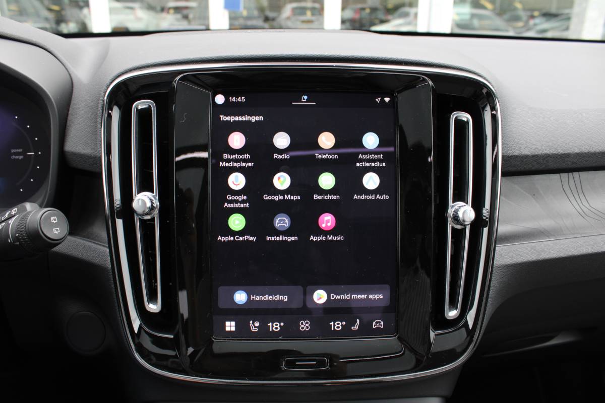Volvo XC40 Volvo XC40 232PK Recharge Ultimate 70 kWh | Schuif/kanteldak | H&K Audio | El. stoelen | Pilot Assist | 360 Camera |