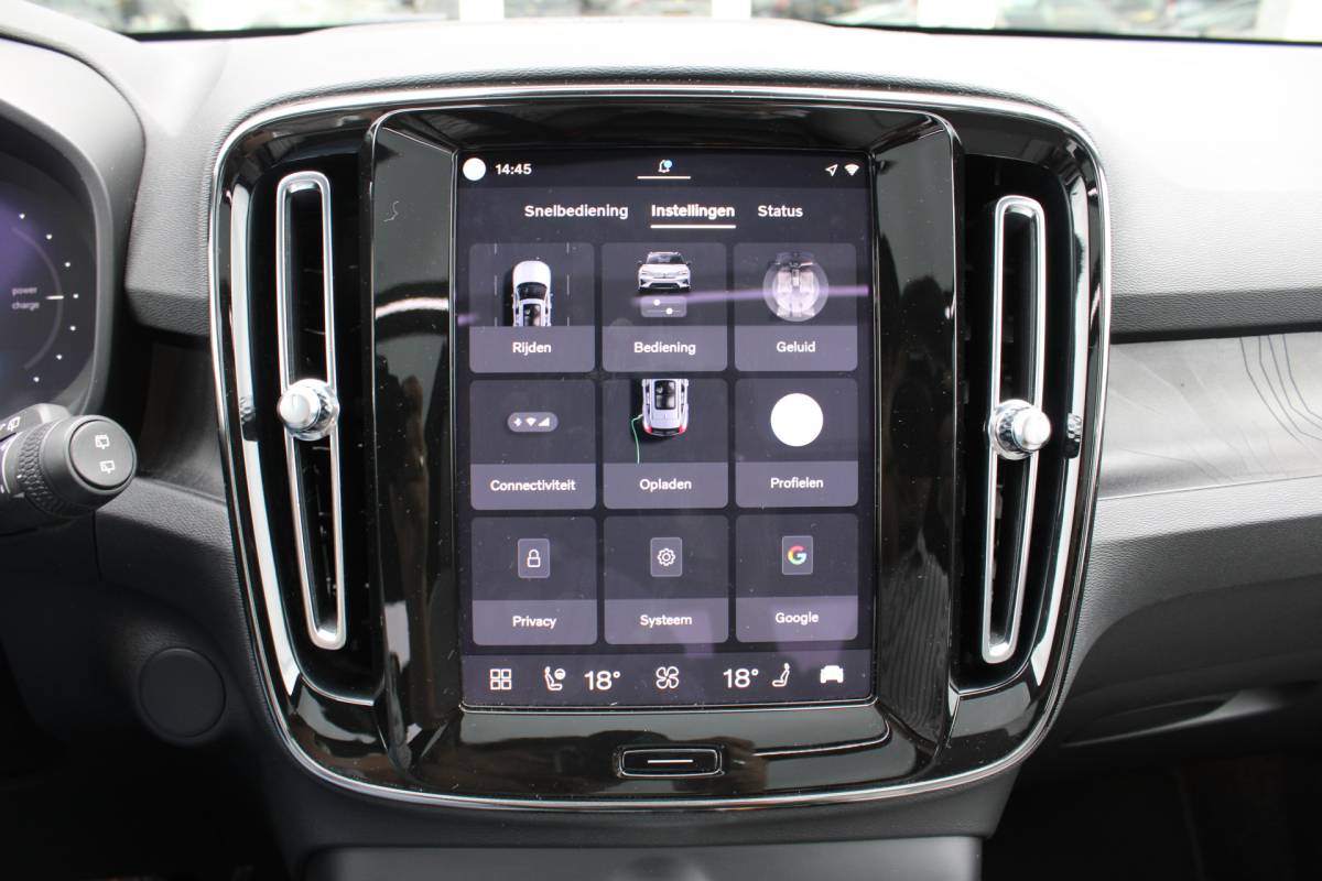 Volvo XC40 Volvo XC40 232PK Recharge Ultimate 70 kWh | Schuif/kanteldak | H&K Audio | El. stoelen | Pilot Assist | 360 Camera |