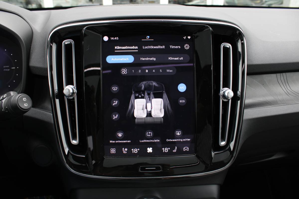 Volvo XC40 Volvo XC40 232PK Recharge Ultimate 70 kWh | Schuif/kanteldak | H&K Audio | El. stoelen | Pilot Assist | 360 Camera |