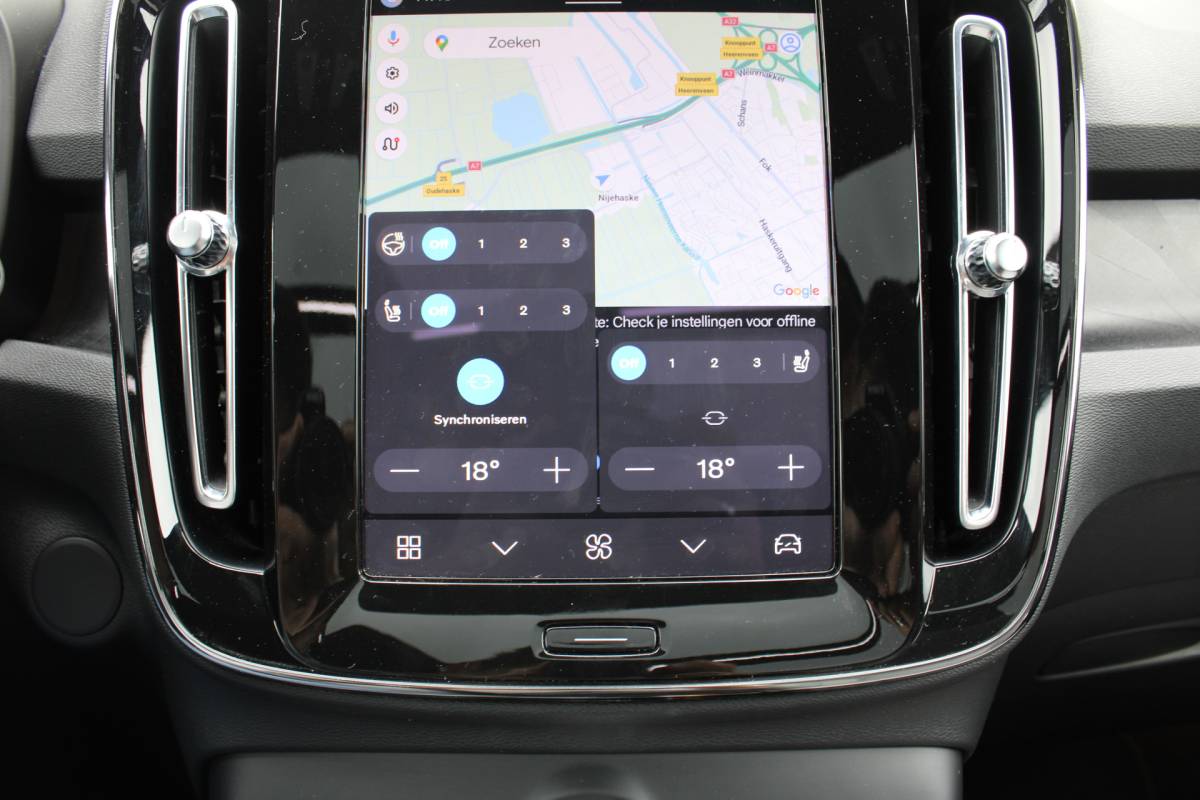 Volvo XC40 Volvo XC40 232PK Recharge Ultimate 70 kWh | Schuif/kanteldak | H&K Audio | El. stoelen | Pilot Assist | 360 Camera |