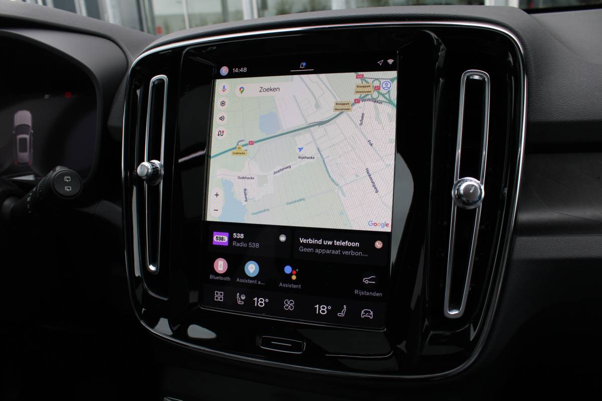 Volvo XC40 Volvo XC40 232PK Recharge Ultimate 70 kWh | Schuif/kanteldak | H&K Audio | El. stoelen | Pilot Assist | 360 Camera |