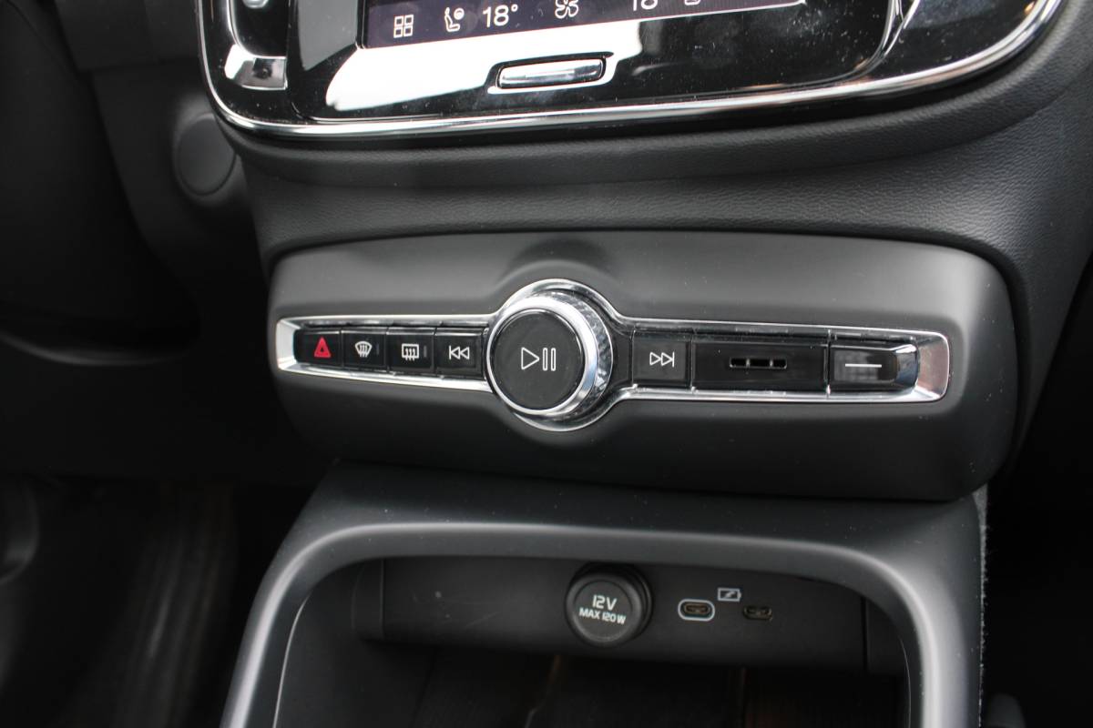 Volvo XC40 Volvo XC40 232PK Recharge Ultimate 70 kWh | Schuif/kanteldak | H&K Audio | El. stoelen | Pilot Assist | 360 Camera |