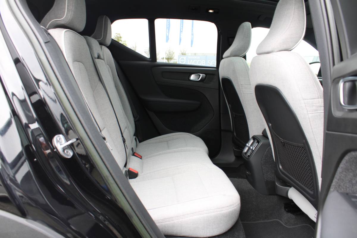 Volvo XC40 Volvo XC40 232PK Recharge Ultimate 70 kWh | Schuif/kanteldak | H&K Audio | El. stoelen | Pilot Assist | 360 Camera |