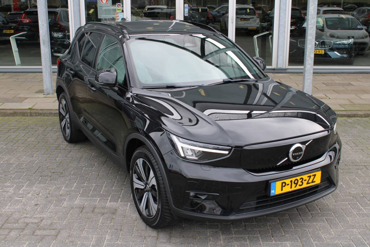 Volvo XC40 Volvo XC40 232PK Recharge Ultimate 70 kWh | Schuif/kanteldak | H&K Audio | El. stoelen | Pilot Assist | 360 Camera |