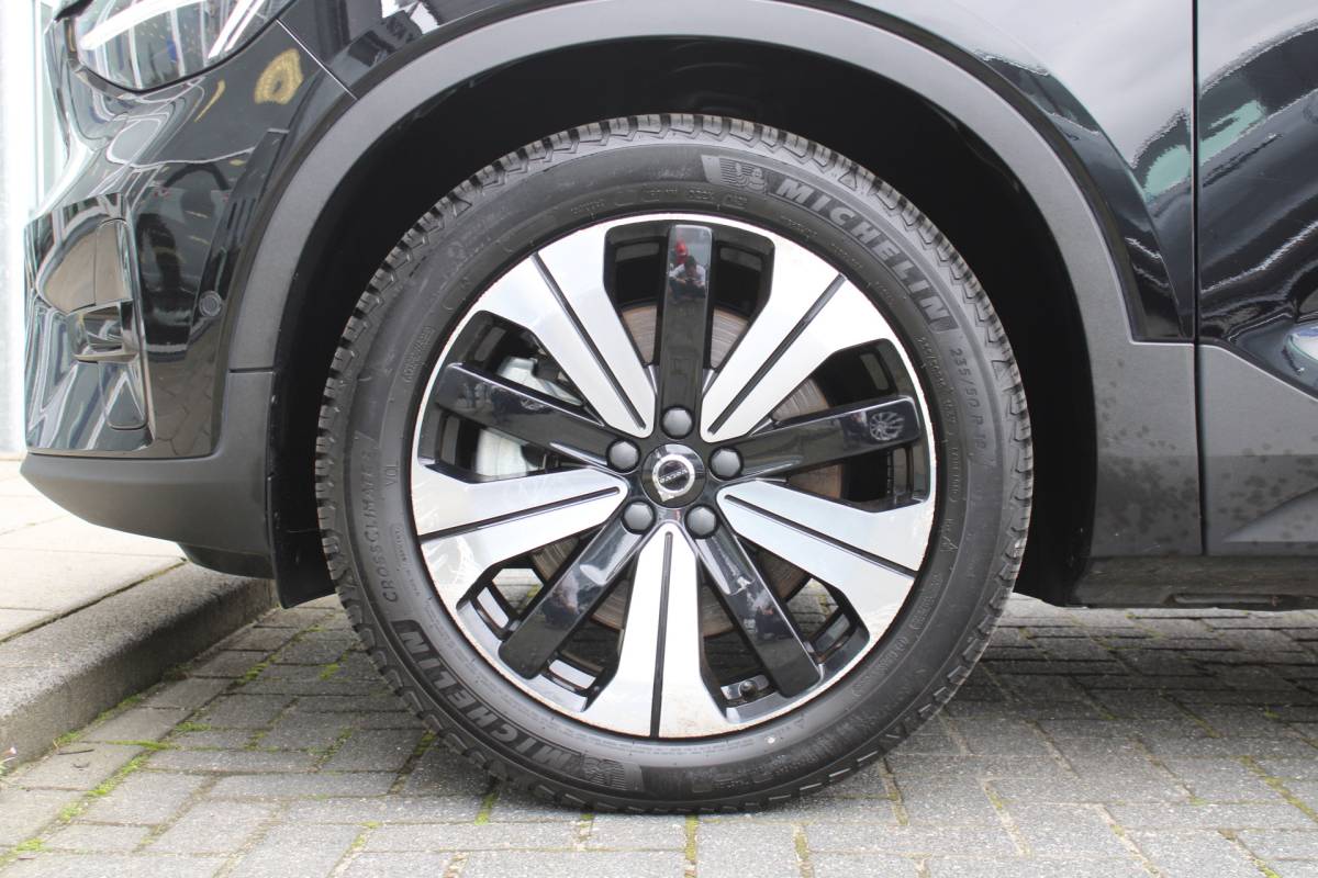 Volvo XC40 Volvo XC40 232PK Recharge Ultimate 70 kWh | Schuif/kanteldak | H&K Audio | El. stoelen | Pilot Assist | 360 Camera |