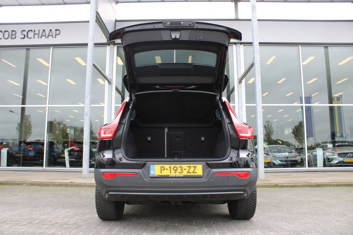 Volvo XC40 Volvo XC40 232PK Recharge Ultimate 70 kWh | Schuif/kanteldak | H&K Audio | El. stoelen | Pilot Assist | 360 Camera |