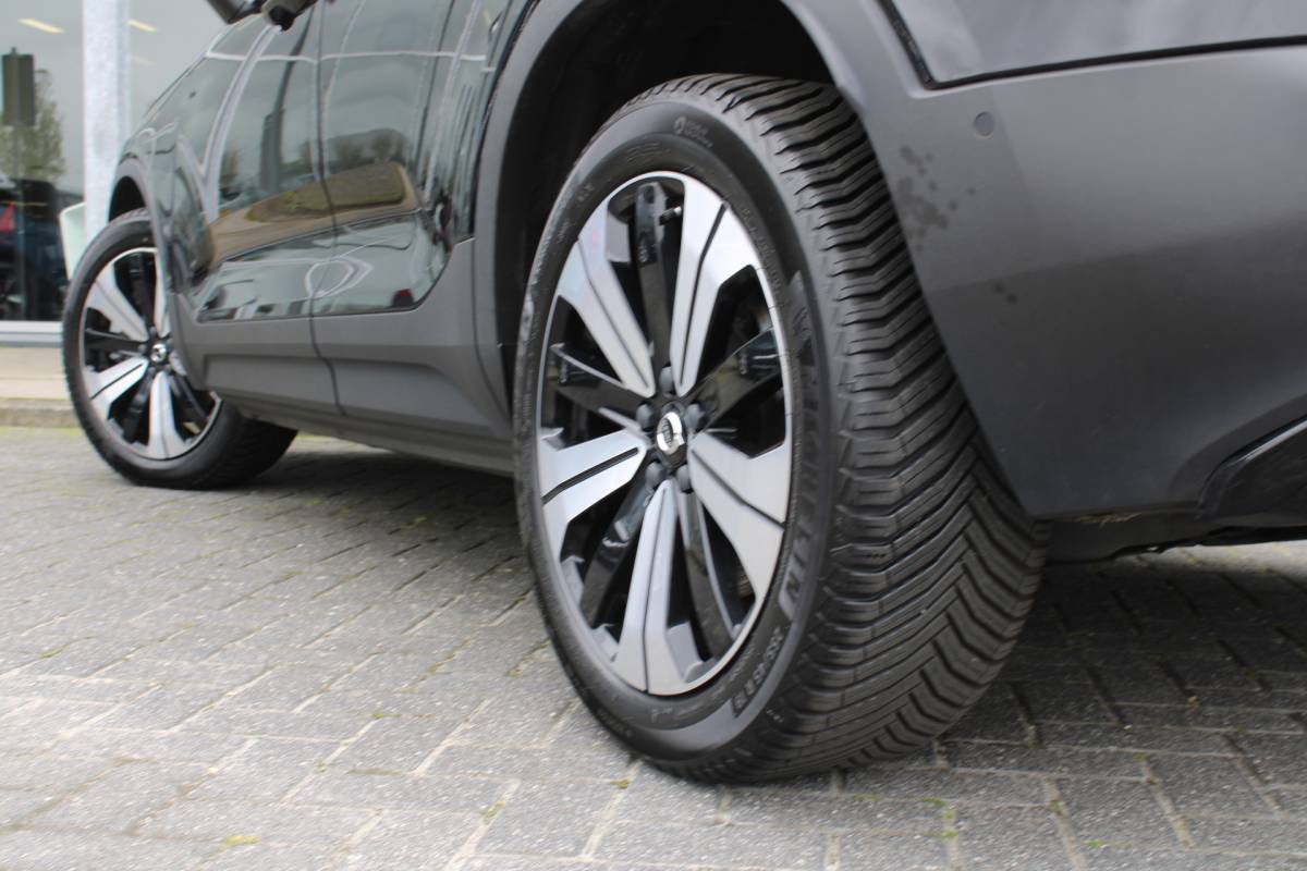 Volvo XC40 Volvo XC40 232PK Recharge Ultimate 70 kWh | Schuif/kanteldak | H&K Audio | El. stoelen | Pilot Assist | 360 Camera |