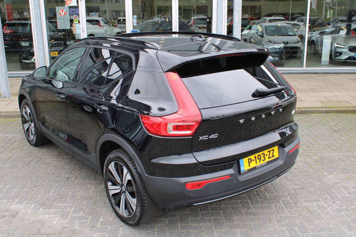 Volvo XC40 Volvo XC40 232PK Recharge Ultimate 70 kWh | Schuif/kanteldak | H&K Audio | El. stoelen | Pilot Assist | 360 Camera |