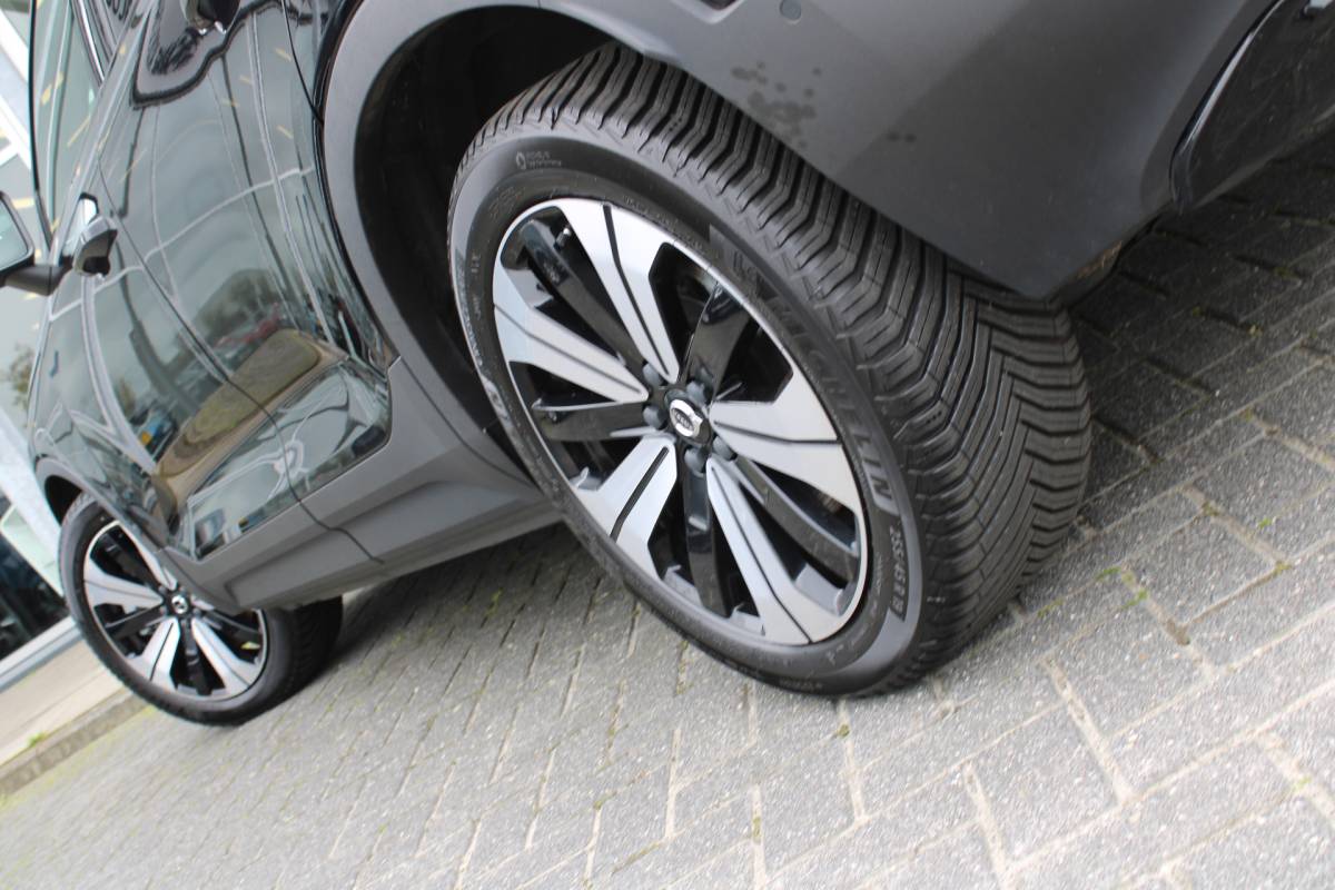 Volvo XC40 Volvo XC40 232PK Recharge Ultimate 70 kWh | Schuif/kanteldak | H&K Audio | El. stoelen | Pilot Assist | 360 Camera |