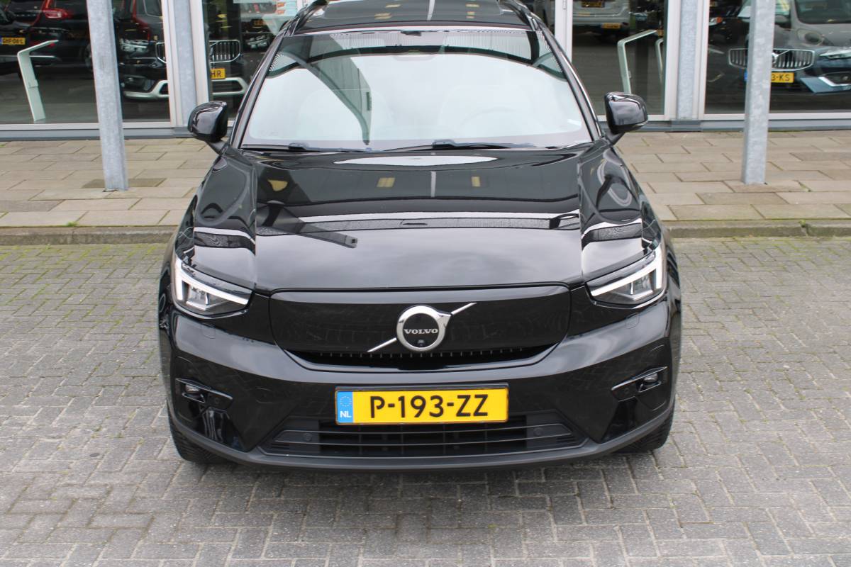 Volvo XC40 Volvo XC40 232PK Recharge Ultimate 70 kWh | Schuif/kanteldak | H&K Audio | El. stoelen | Pilot Assist | 360 Camera |