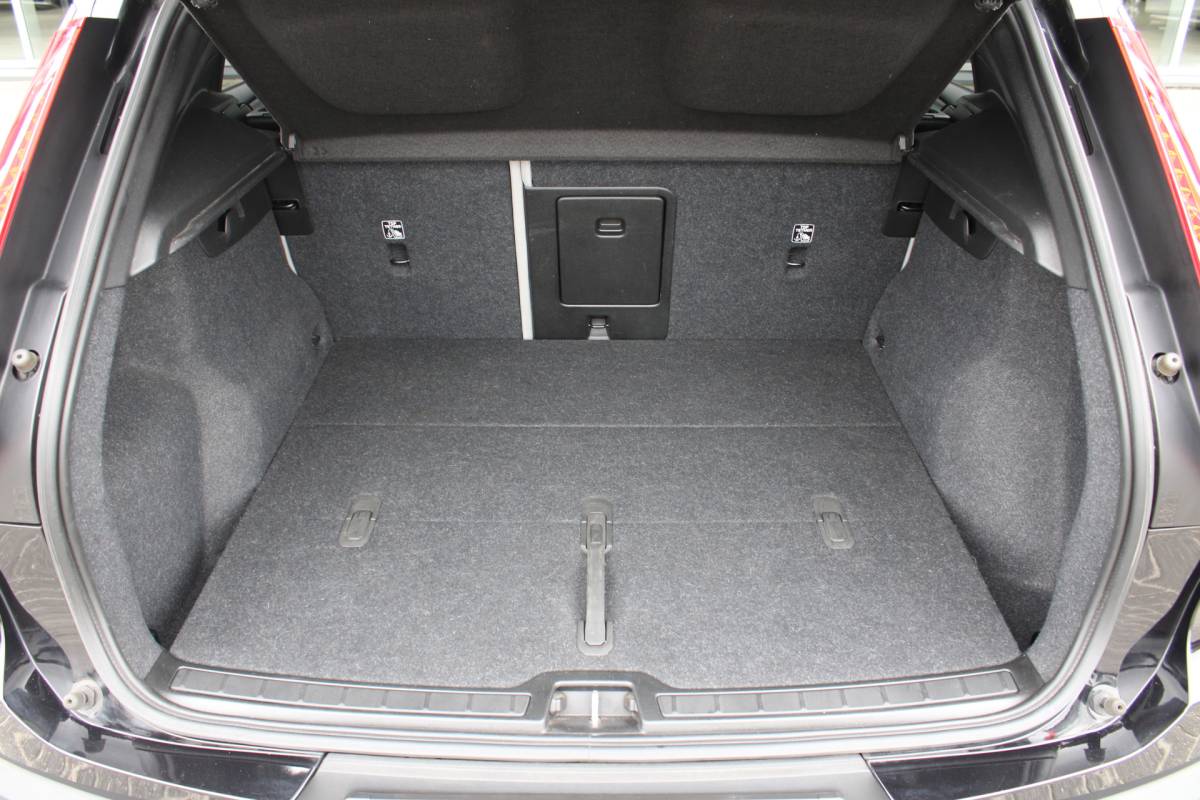 Volvo XC40 Volvo XC40 232PK Recharge Ultimate 70 kWh | Schuif/kanteldak | H&K Audio | El. stoelen | Pilot Assist | 360 Camera |