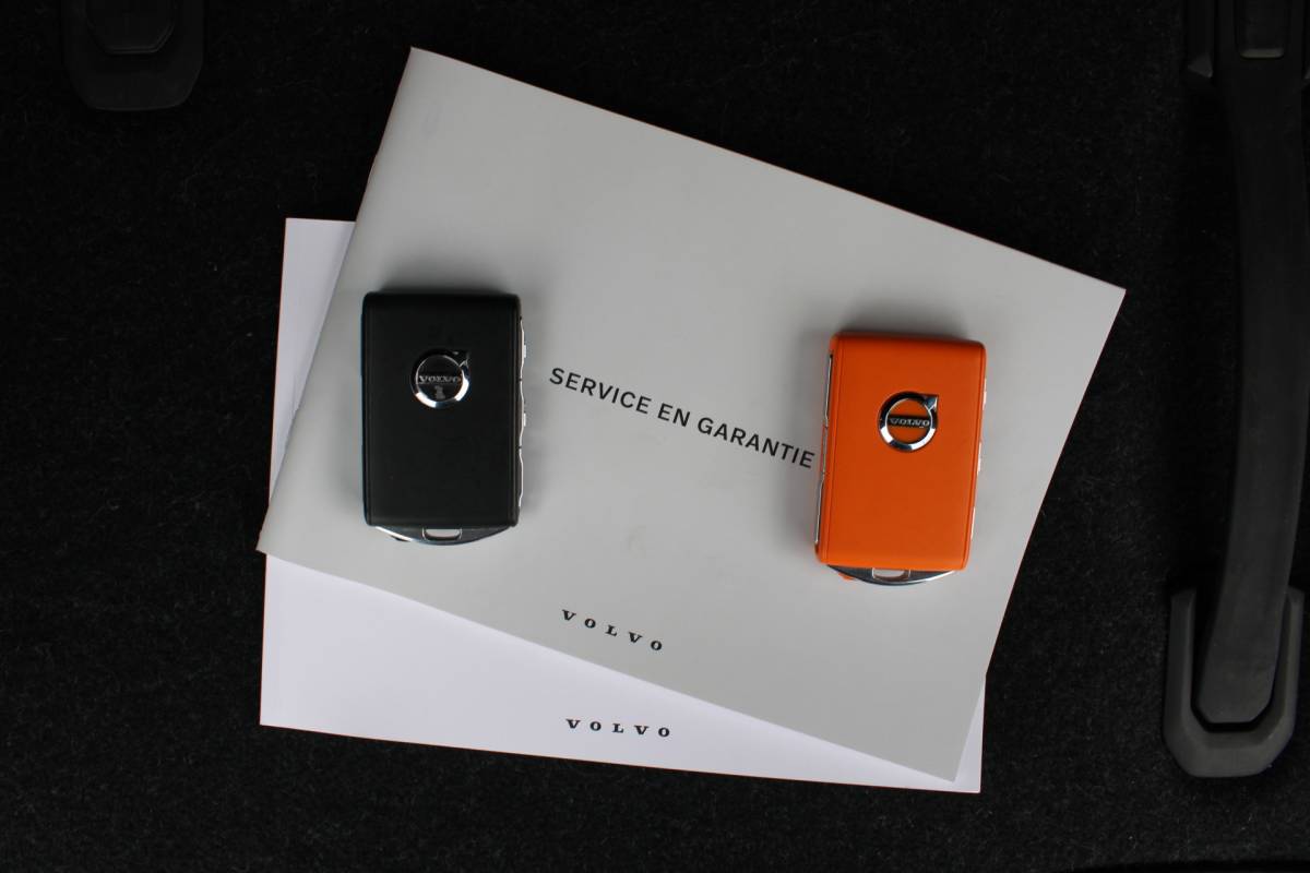 Volvo XC40 Volvo XC40 232PK Recharge Ultimate 70 kWh | Schuif/kanteldak | H&K Audio | El. stoelen | Pilot Assist | 360 Camera |