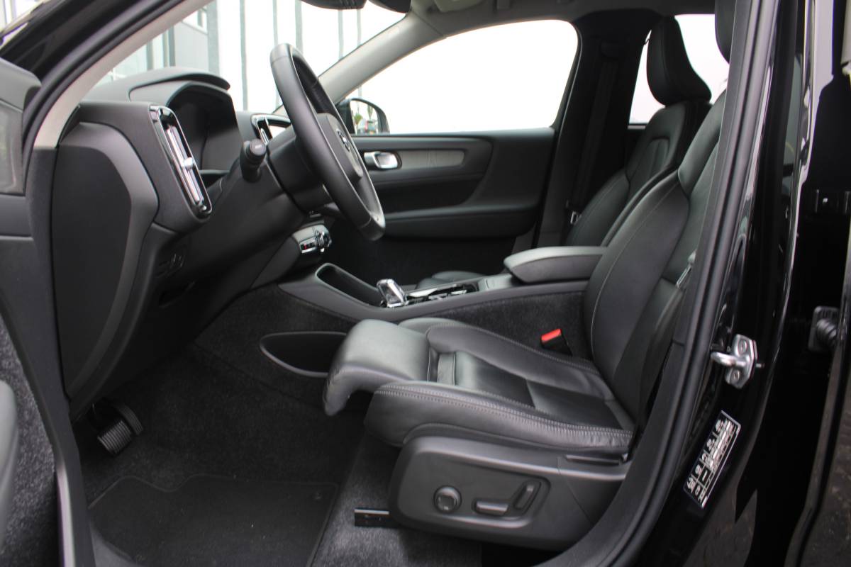 Volvo XC40 Volvo XC40 T3 164PK Automaat Inscription | Styling Kit | 360 Camera | 21″ LM Velgen | Verw. Voorstoelen & Achterbank | H&K Audio |