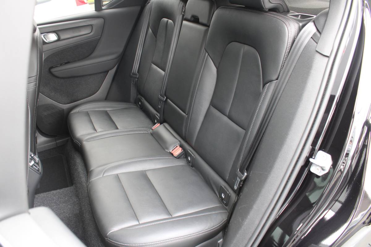 Volvo XC40 Volvo XC40 T3 164PK Automaat Inscription | Styling Kit | 360 Camera | 21″ LM Velgen | Verw. Voorstoelen & Achterbank | H&K Audio |