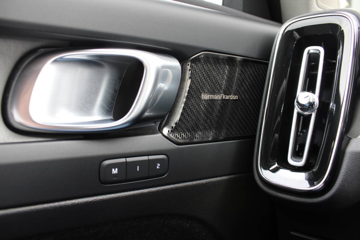 Volvo XC40 Volvo XC40 T3 164PK Automaat Inscription | Styling Kit | 360 Camera | 21″ LM Velgen | Verw. Voorstoelen & Achterbank | H&K Audio |