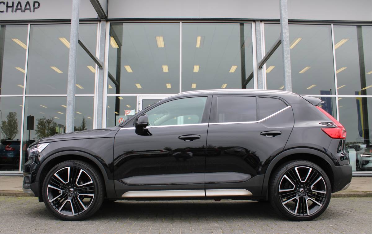 Volvo XC40 Volvo XC40 T3 164PK Automaat Inscription | Styling Kit | 360 Camera | 21″ LM Velgen | Verw. Voorstoelen & Achterbank | H&K Audio |