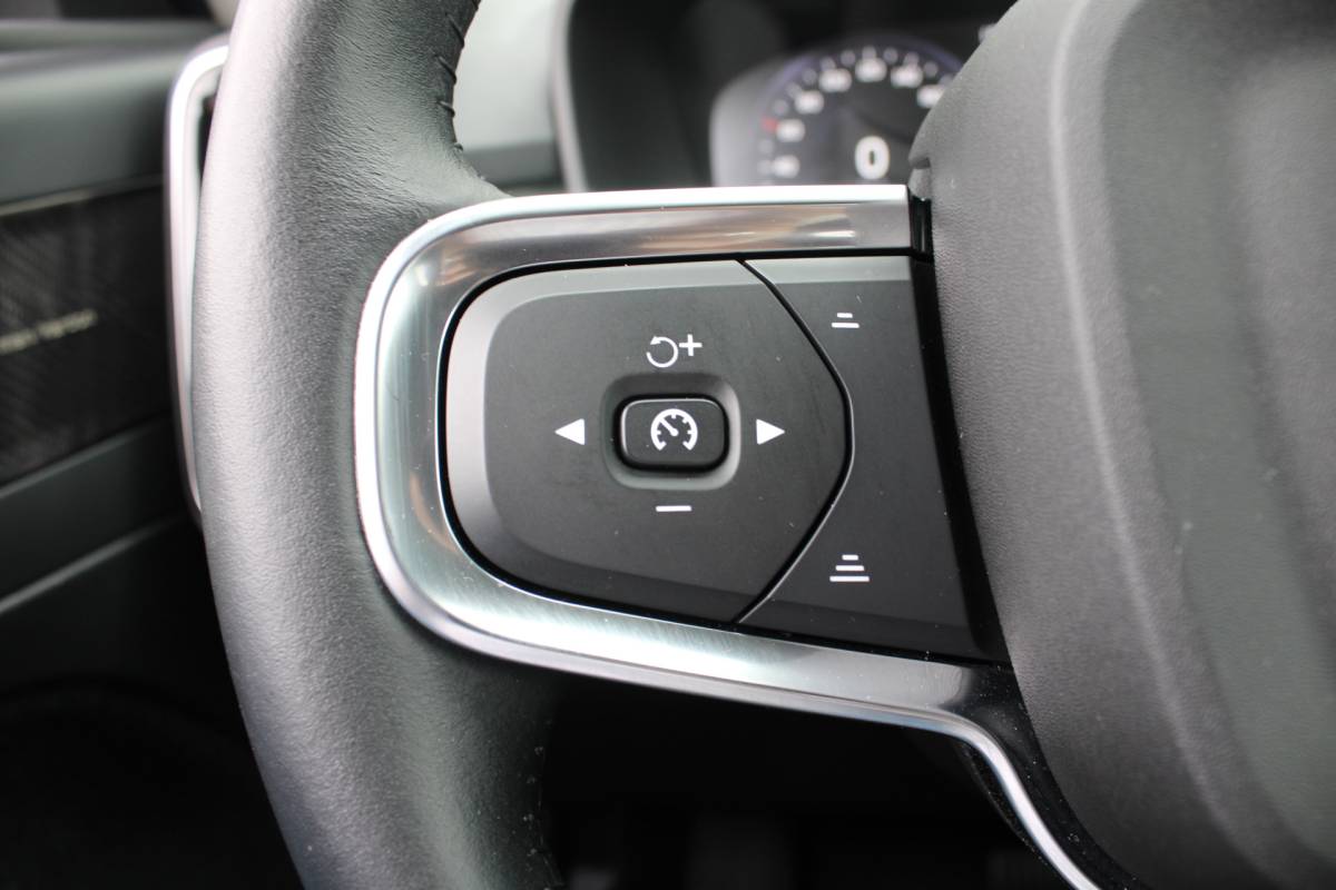Volvo XC40 Volvo XC40 T3 164PK Automaat Inscription | Styling Kit | 360 Camera | 21″ LM Velgen | Verw. Voorstoelen & Achterbank | H&K Audio |