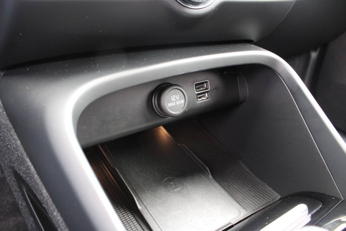 Volvo XC40 Volvo XC40 T3 164PK Automaat Inscription | Styling Kit | 360 Camera | 21″ LM Velgen | Verw. Voorstoelen & Achterbank | H&K Audio |