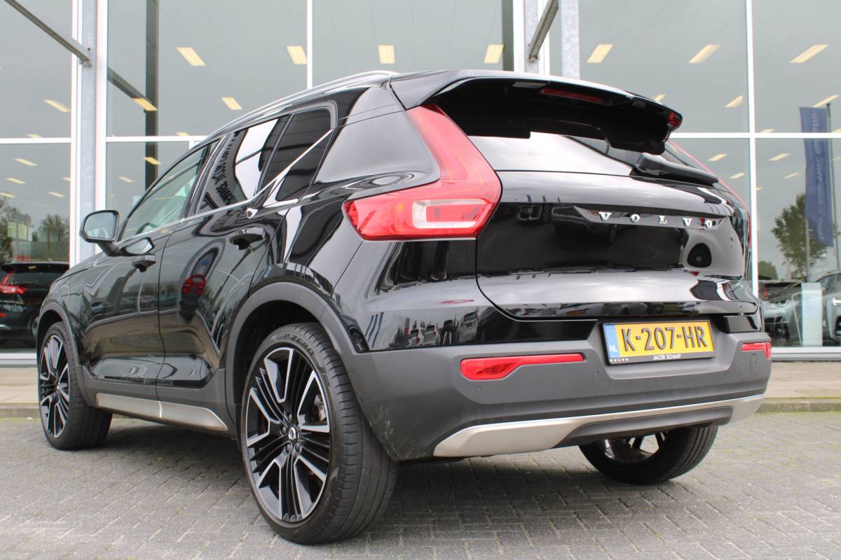 Volvo XC40 Volvo XC40 T3 164PK Automaat Inscription | Styling Kit | 360 Camera | 21″ LM Velgen | Verw. Voorstoelen & Achterbank | H&K Audio |