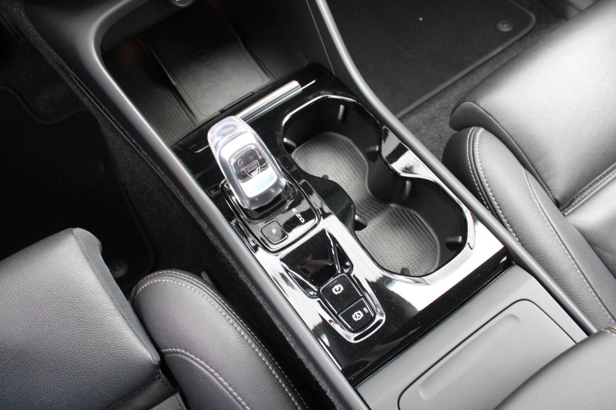 Volvo XC40 Volvo XC40 T3 164PK Automaat Inscription | Styling Kit | 360 Camera | 21″ LM Velgen | Verw. Voorstoelen & Achterbank | H&K Audio |