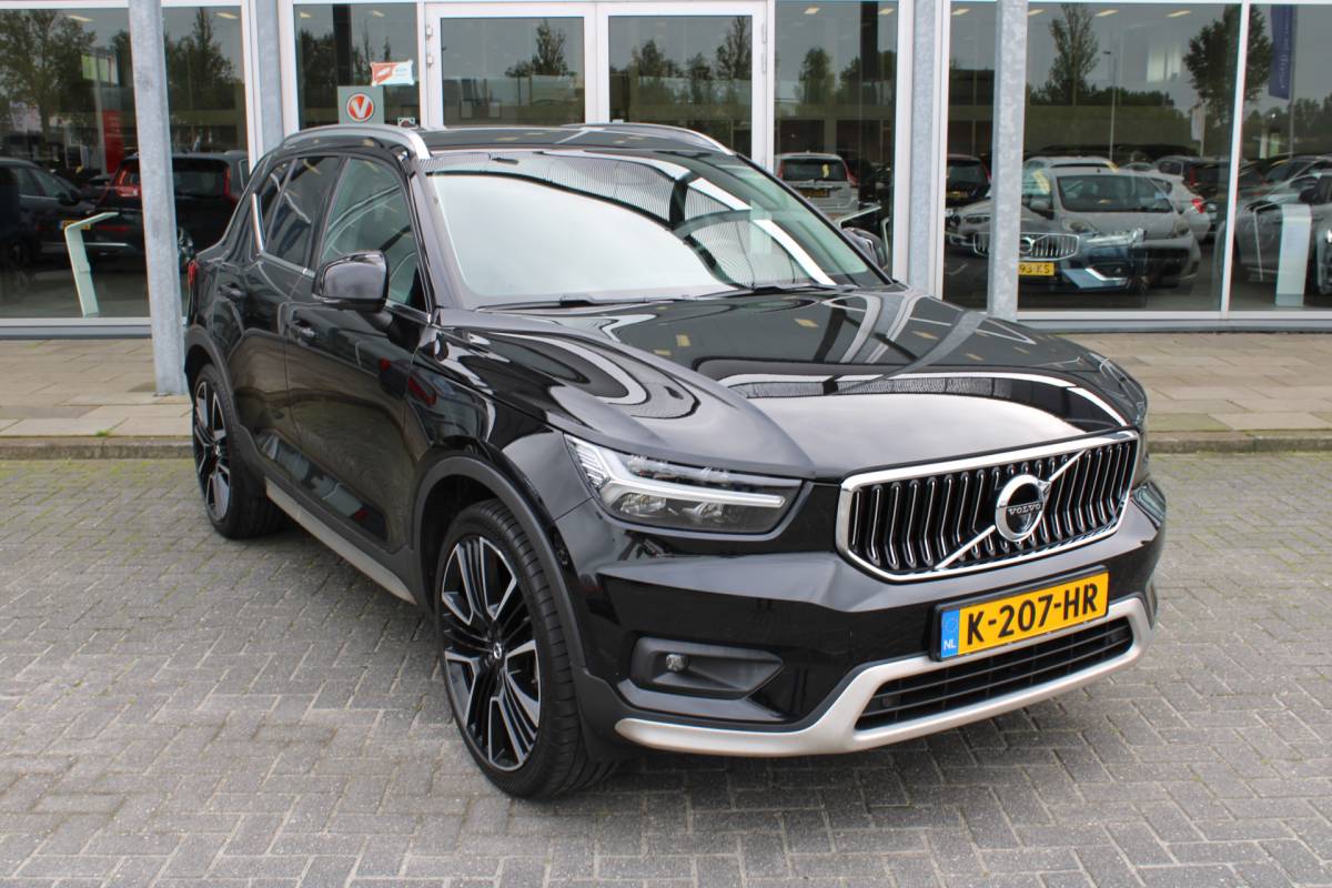 Volvo XC40 Volvo XC40 T3 164PK Automaat Inscription | Styling Kit | 360 Camera | 21″ LM Velgen | Verw. Voorstoelen & Achterbank | H&K Audio |