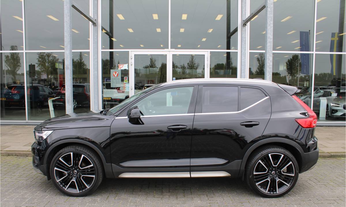 Volvo XC40 Volvo XC40 T3 164PK Automaat Inscription | Styling Kit | 360 Camera | 21″ LM Velgen | Verw. Voorstoelen & Achterbank | H&K Audio |