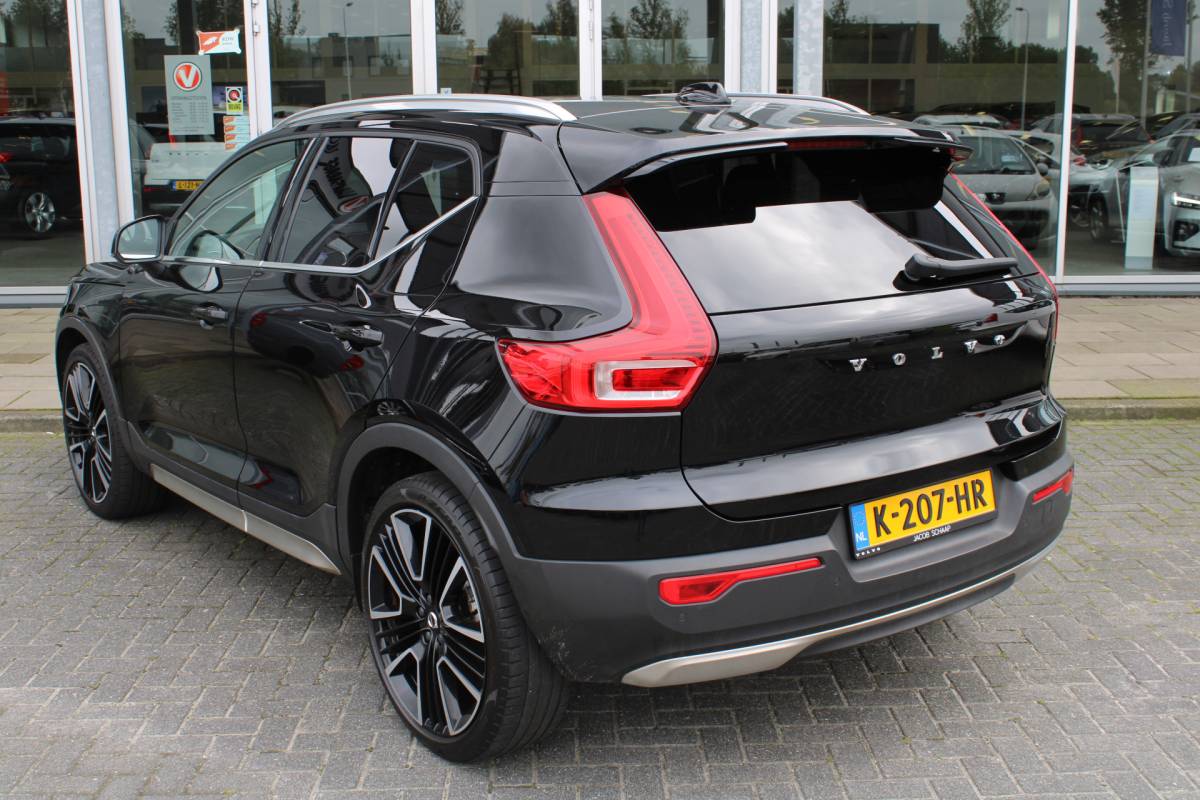 Volvo XC40 Volvo XC40 T3 164PK Automaat Inscription | Styling Kit | 360 Camera | 21″ LM Velgen | Verw. Voorstoelen & Achterbank | H&K Audio |