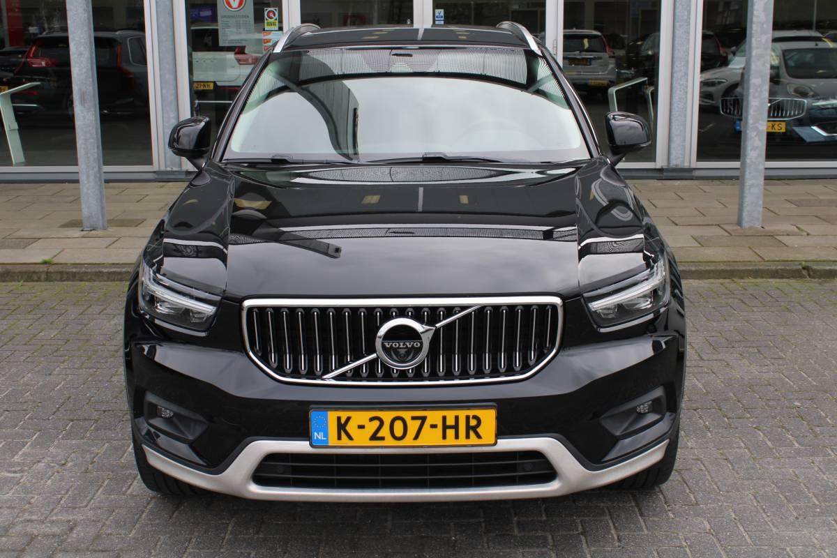 Volvo XC40 Volvo XC40 T3 164PK Automaat Inscription | Styling Kit | 360 Camera | 21″ LM Velgen | Verw. Voorstoelen & Achterbank | H&K Audio |