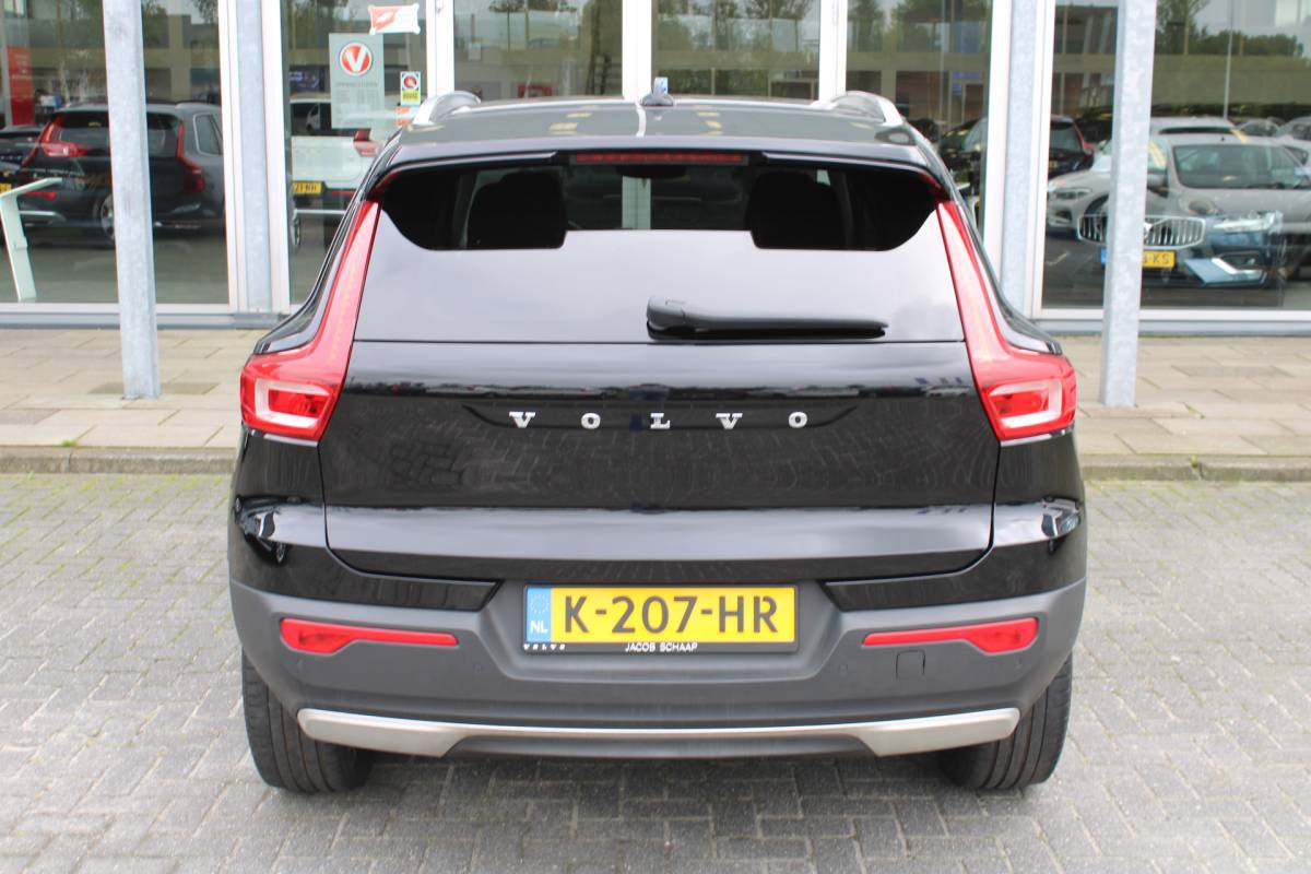 Volvo XC40 Volvo XC40 T3 164PK Automaat Inscription | Styling Kit | 360 Camera | 21″ LM Velgen | Verw. Voorstoelen & Achterbank | H&K Audio |