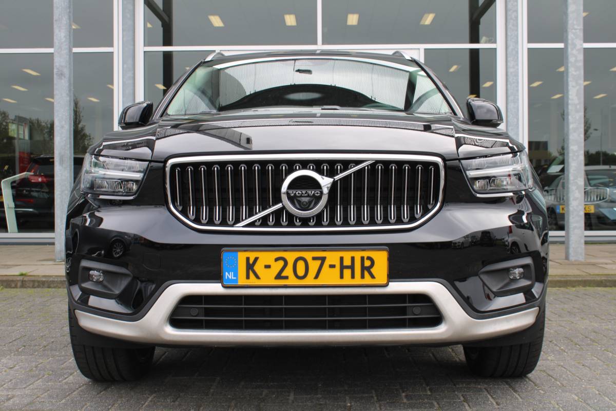 Volvo XC40 Volvo XC40 T3 164PK Automaat Inscription | Styling Kit | 360 Camera | 21″ LM Velgen | Verw. Voorstoelen & Achterbank | H&K Audio |