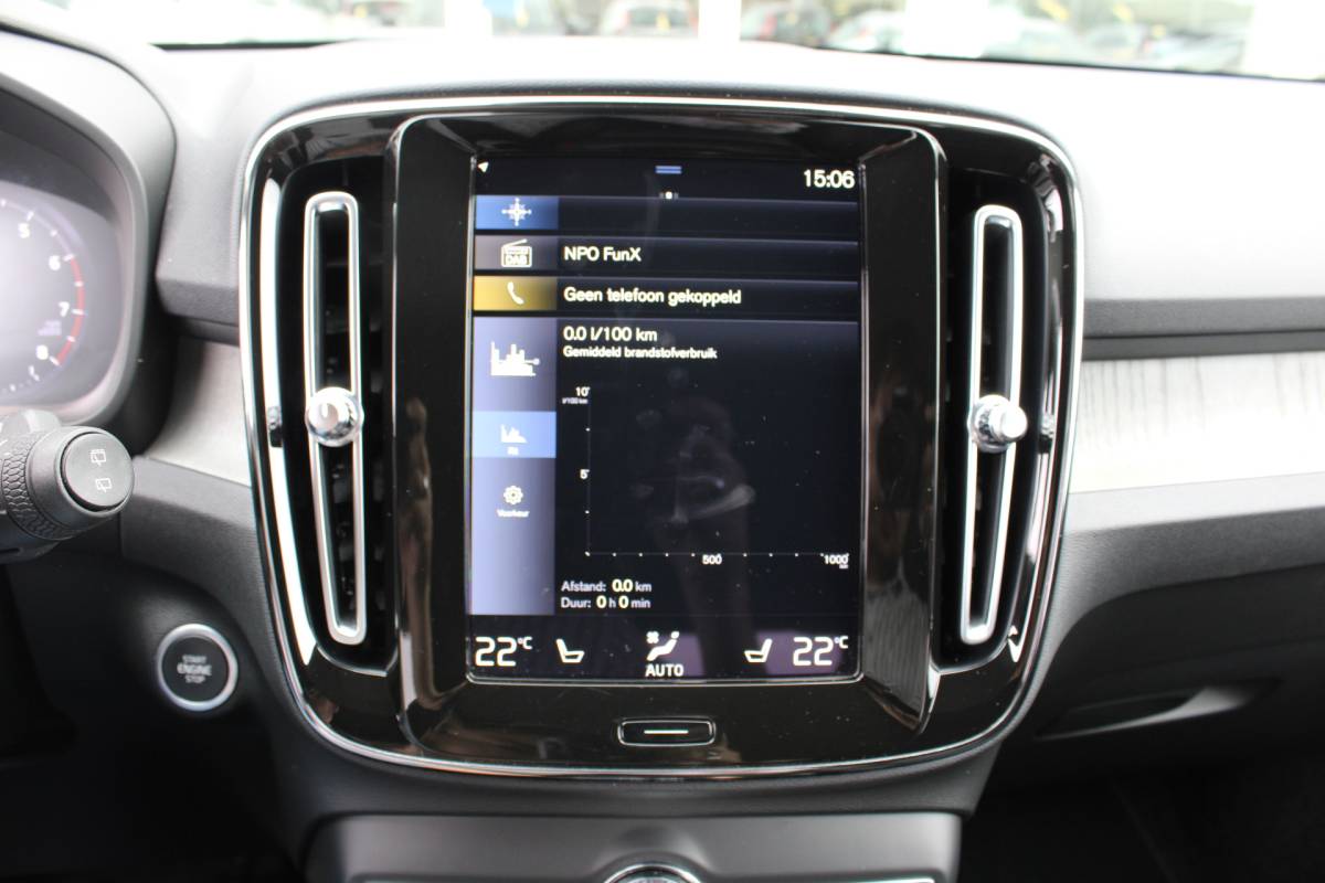 Volvo XC40 Volvo XC40 T3 164PK Automaat Inscription | Styling Kit | 360 Camera | 21″ LM Velgen | Verw. Voorstoelen & Achterbank | H&K Audio |