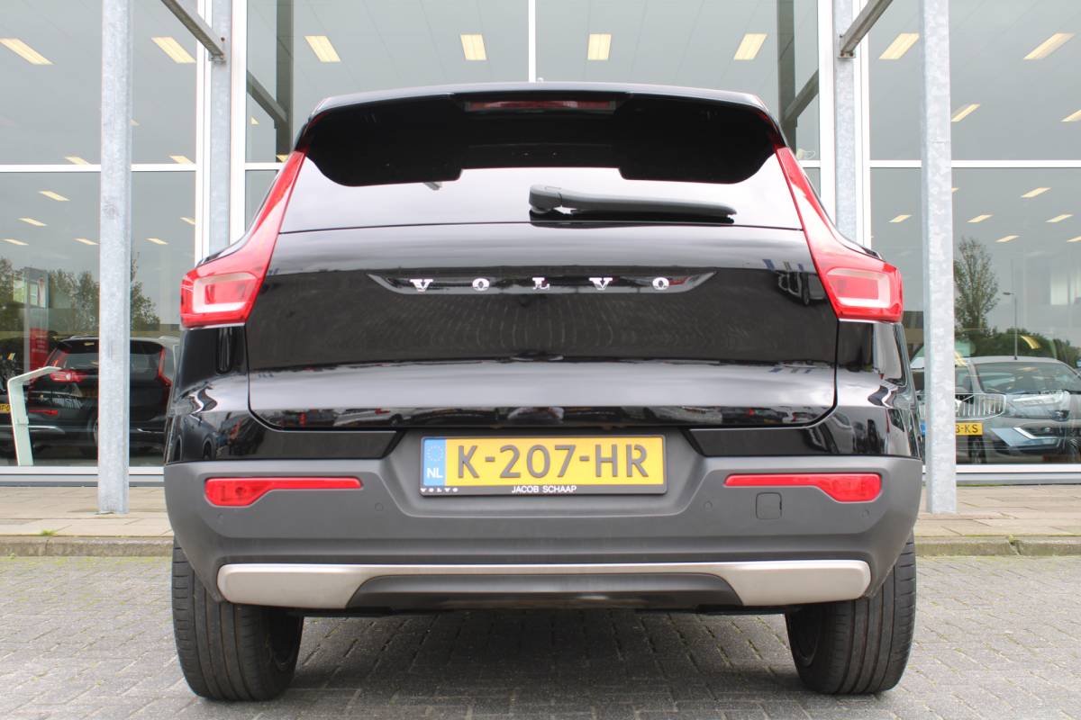 Volvo XC40 Volvo XC40 T3 164PK Automaat Inscription | Styling Kit | 360 Camera | 21″ LM Velgen | Verw. Voorstoelen & Achterbank | H&K Audio |