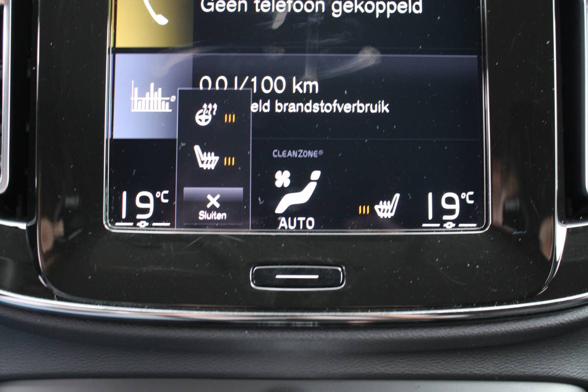 Volvo XC40 Volvo XC40 T3 164PK Automaat Inscription | Styling Kit | 360 Camera | 21″ LM Velgen | Verw. Voorstoelen & Achterbank | H&K Audio |
