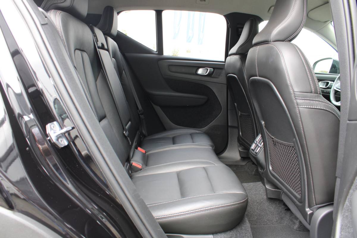 Volvo XC40 Volvo XC40 T3 164PK Automaat Inscription | Styling Kit | 360 Camera | 21″ LM Velgen | Verw. Voorstoelen & Achterbank | H&K Audio |