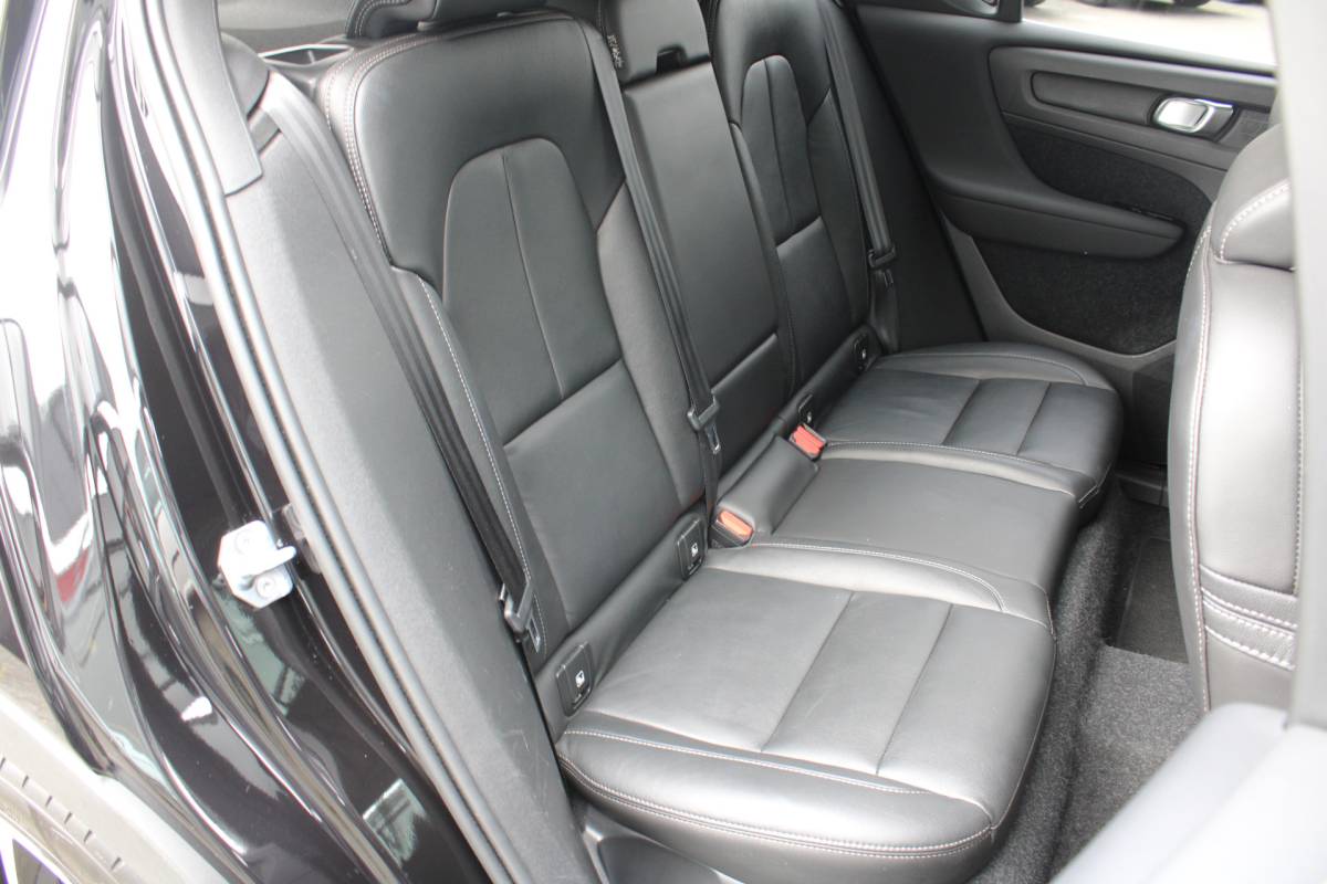 Volvo XC40 Volvo XC40 T3 164PK Automaat Inscription | Styling Kit | 360 Camera | 21″ LM Velgen | Verw. Voorstoelen & Achterbank | H&K Audio |