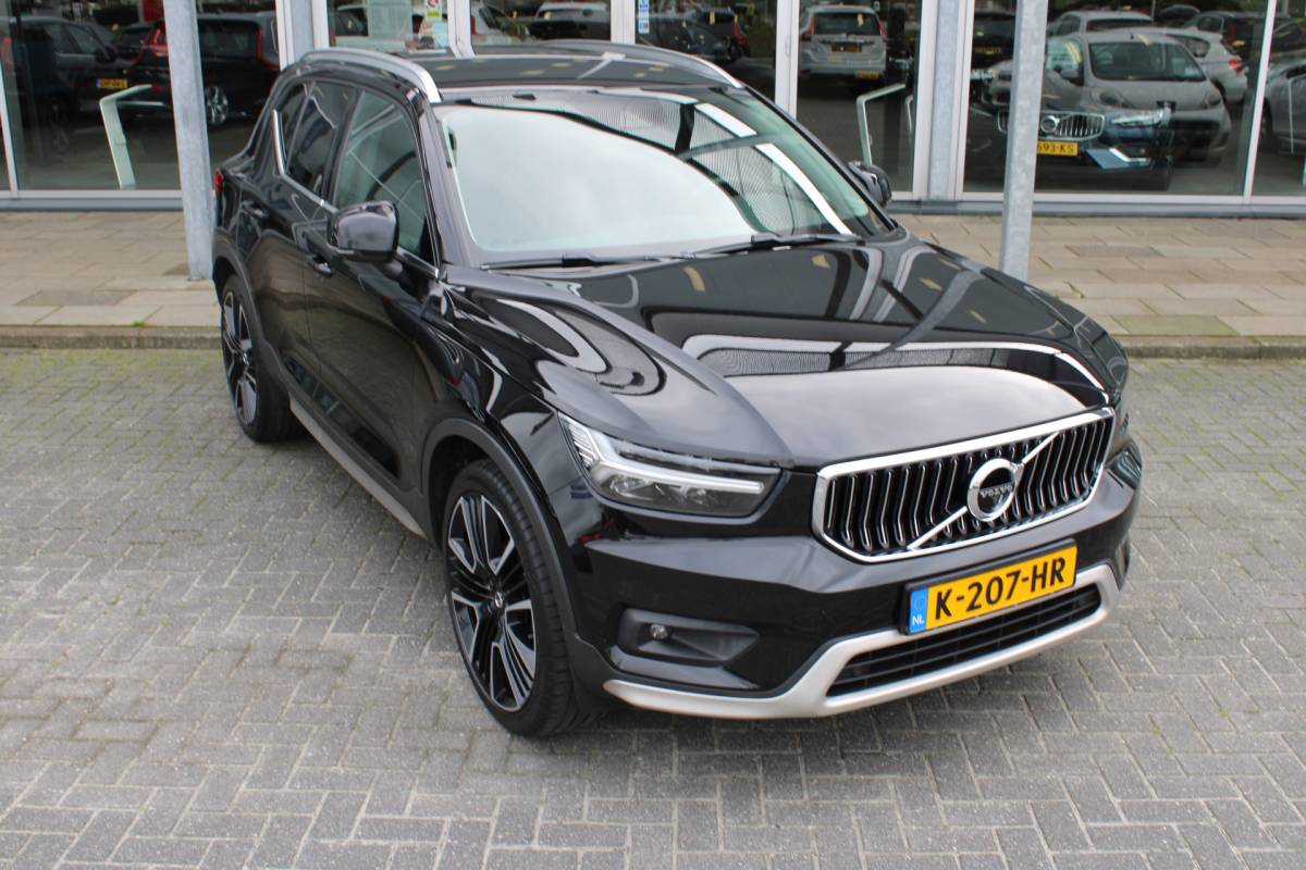 Volvo XC40 Volvo XC40 T3 164PK Automaat Inscription | Styling Kit | 360 Camera | 21″ LM Velgen | Verw. Voorstoelen & Achterbank | H&K Audio |