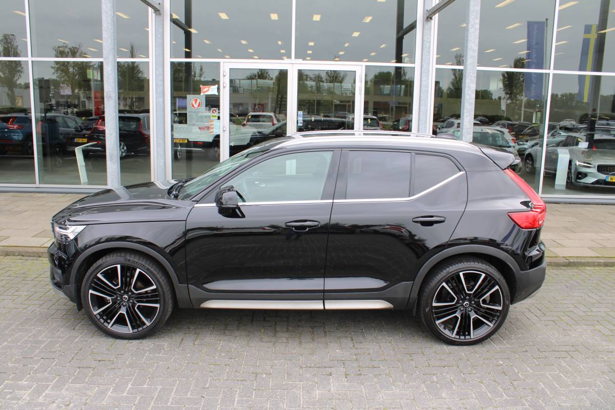 Volvo XC40 Volvo XC40 T3 164PK Automaat Inscription | Styling Kit | 360 Camera | 21″ LM Velgen | Verw. Voorstoelen & Achterbank | H&K Audio |