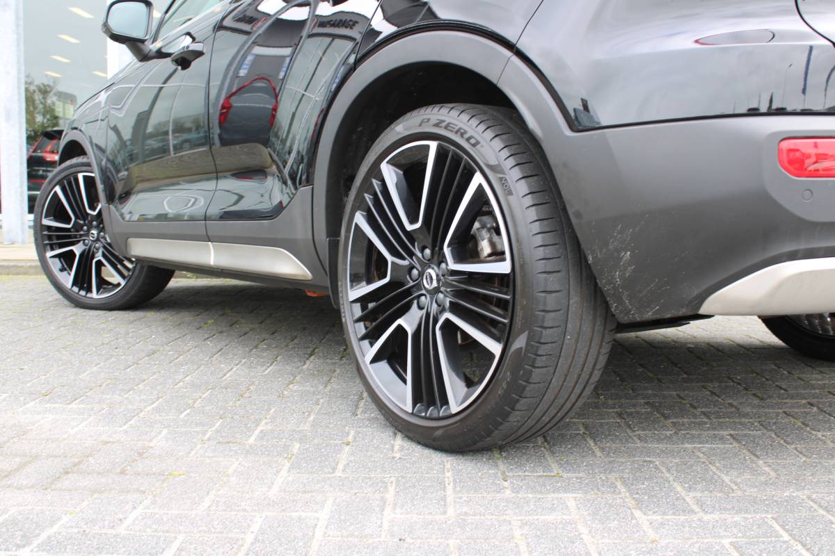 Volvo XC40 Volvo XC40 T3 164PK Automaat Inscription | Styling Kit | 360 Camera | 21″ LM Velgen | Verw. Voorstoelen & Achterbank | H&K Audio |