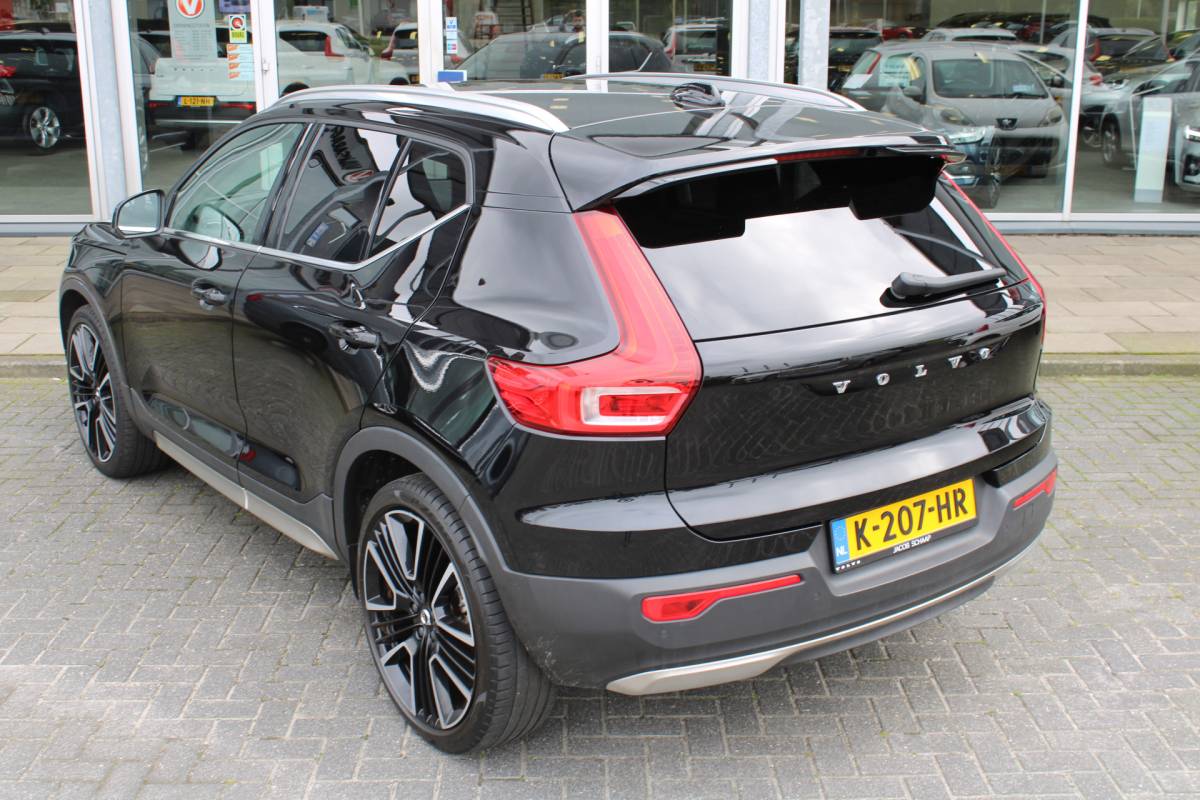 Volvo XC40 Volvo XC40 T3 164PK Automaat Inscription | Styling Kit | 360 Camera | 21″ LM Velgen | Verw. Voorstoelen & Achterbank | H&K Audio |