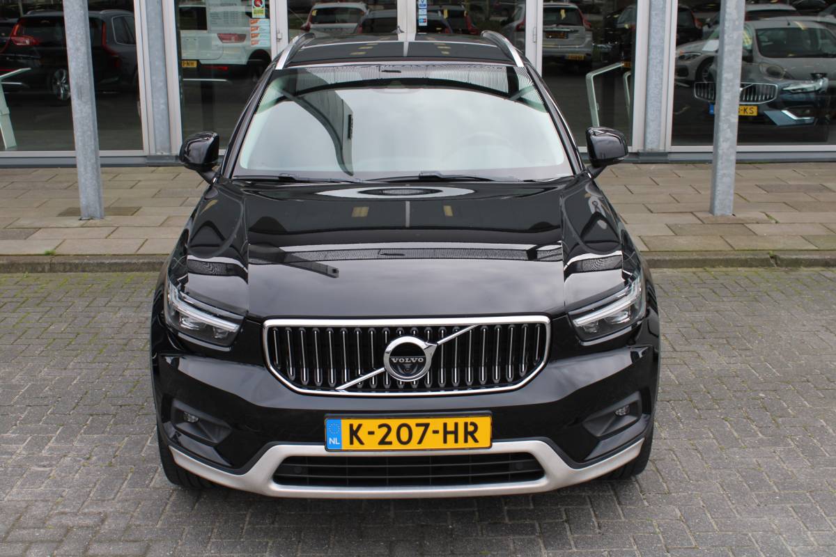 Volvo XC40 Volvo XC40 T3 164PK Automaat Inscription | Styling Kit | 360 Camera | 21″ LM Velgen | Verw. Voorstoelen & Achterbank | H&K Audio |