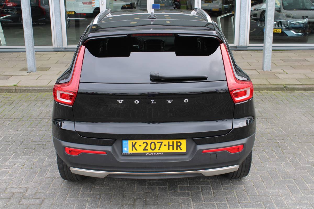 Volvo XC40 Volvo XC40 T3 164PK Automaat Inscription | Styling Kit | 360 Camera | 21″ LM Velgen | Verw. Voorstoelen & Achterbank | H&K Audio |