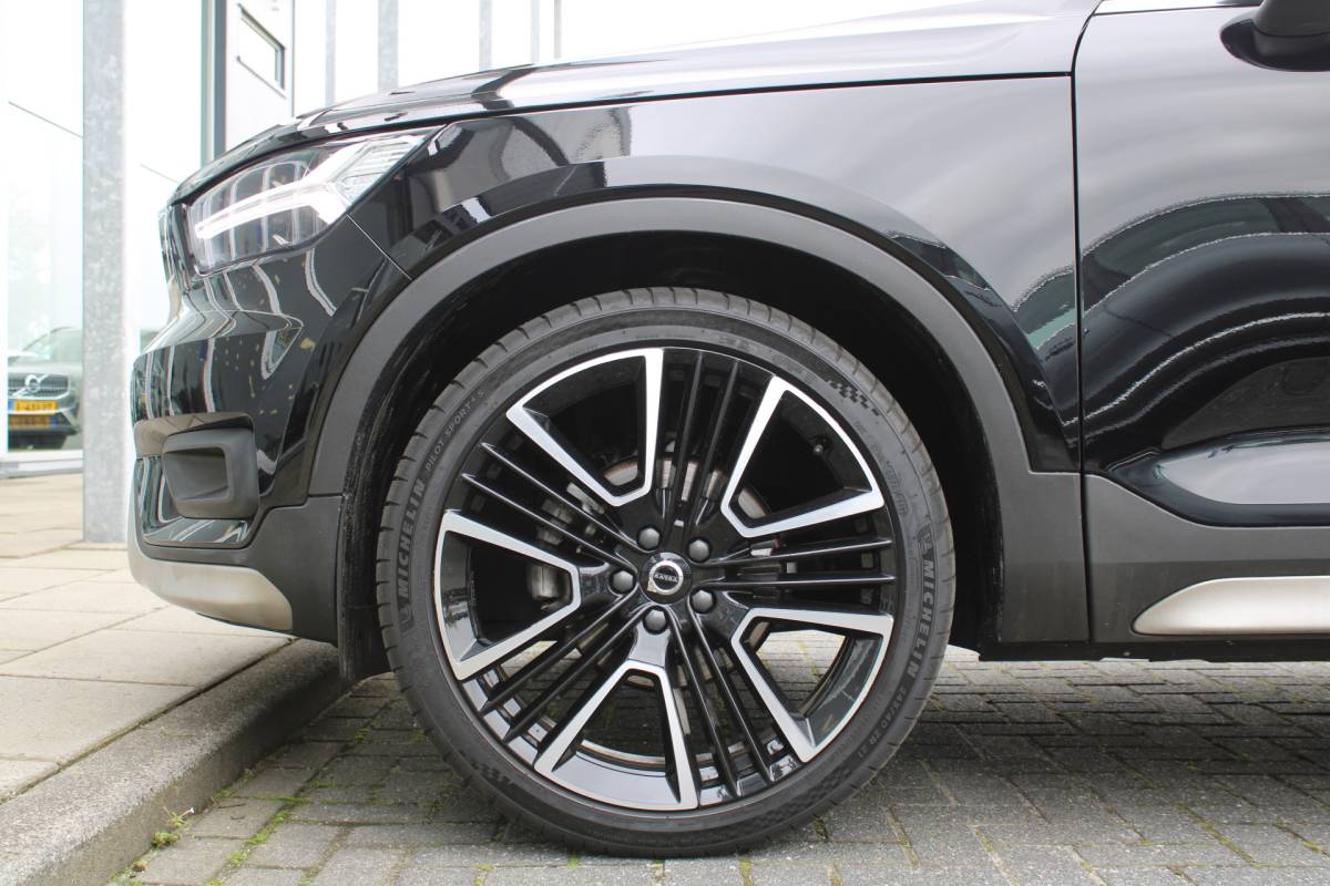 Volvo XC40 Volvo XC40 T3 164PK Automaat Inscription | Styling Kit | 360 Camera | 21″ LM Velgen | Verw. Voorstoelen & Achterbank | H&K Audio |