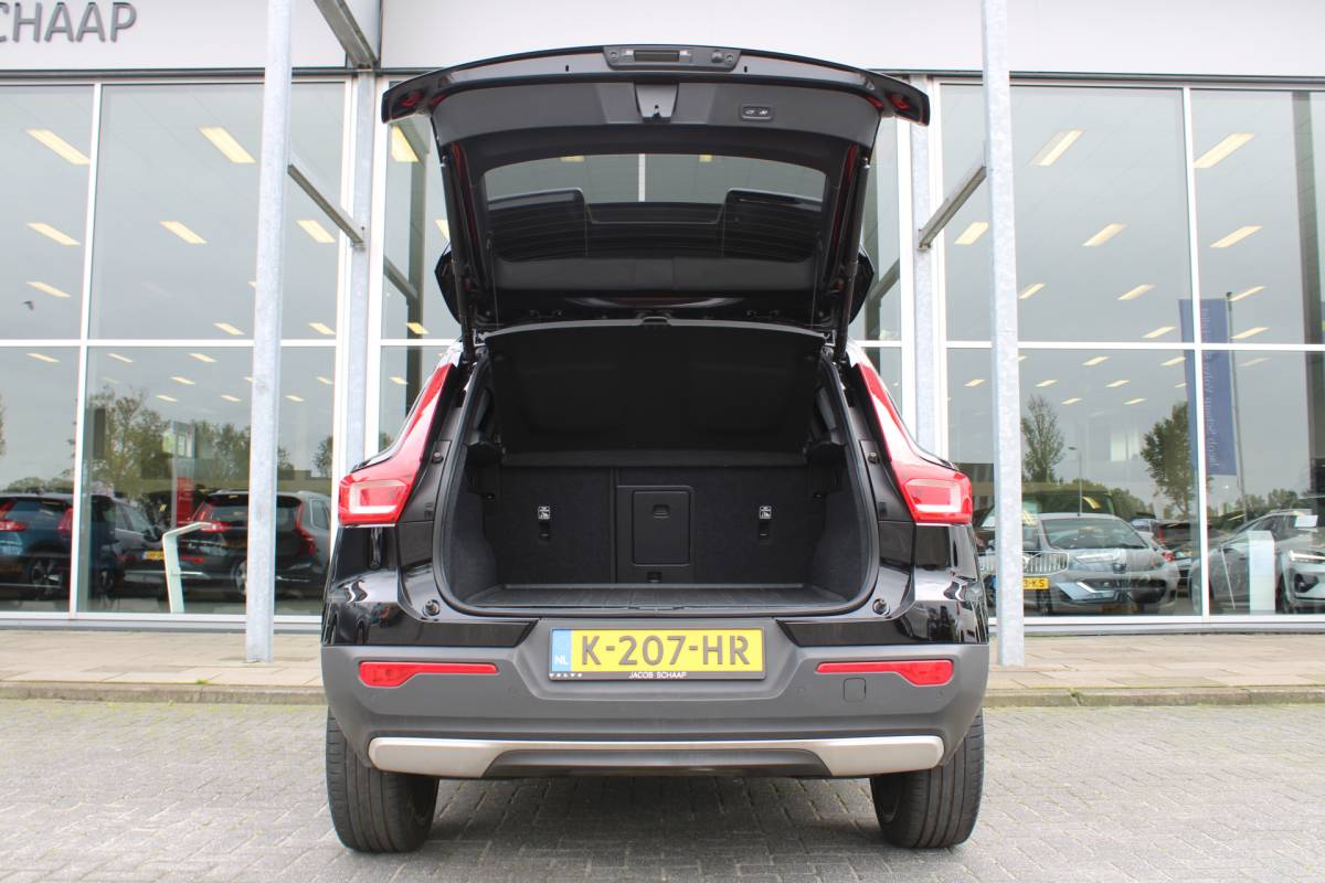 Volvo XC40 Volvo XC40 T3 164PK Automaat Inscription | Styling Kit | 360 Camera | 21″ LM Velgen | Verw. Voorstoelen & Achterbank | H&K Audio |