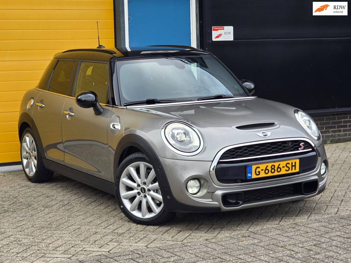 MINI 5-Deurs Mini 5-Deurs 2.0 Cooper S Chili Serious Business / AUT / 5 Deurs / Navi / Head Up / Harman Kardon / Stoelverwarming / Led / Pdc