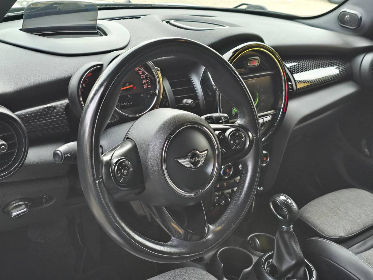 MINI 5-Deurs Mini 5-Deurs 2.0 Cooper S Chili Serious Business / AUT / 5 Deurs / Navi / Head Up / Harman Kardon / Stoelverwarming / Led / Pdc