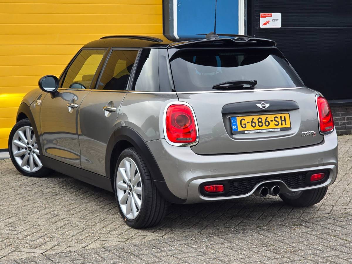 MINI 5-Deurs Mini 5-Deurs 2.0 Cooper S Chili Serious Business / AUT / 5 Deurs / Navi / Head Up / Harman Kardon / Stoelverwarming / Led / Pdc