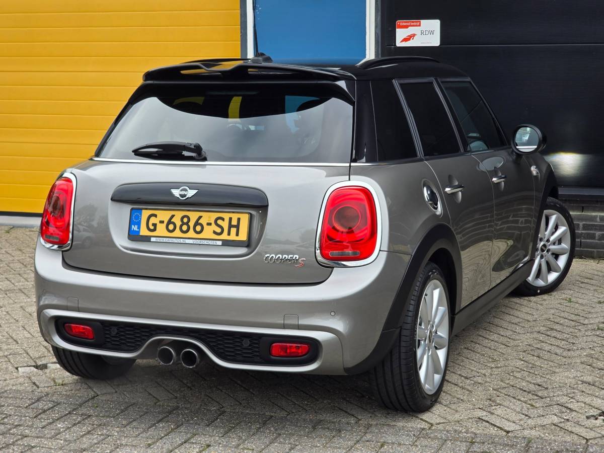 MINI 5-Deurs Mini 5-Deurs 2.0 Cooper S Chili Serious Business / AUT / 5 Deurs / Navi / Head Up / Harman Kardon / Stoelverwarming / Led / Pdc